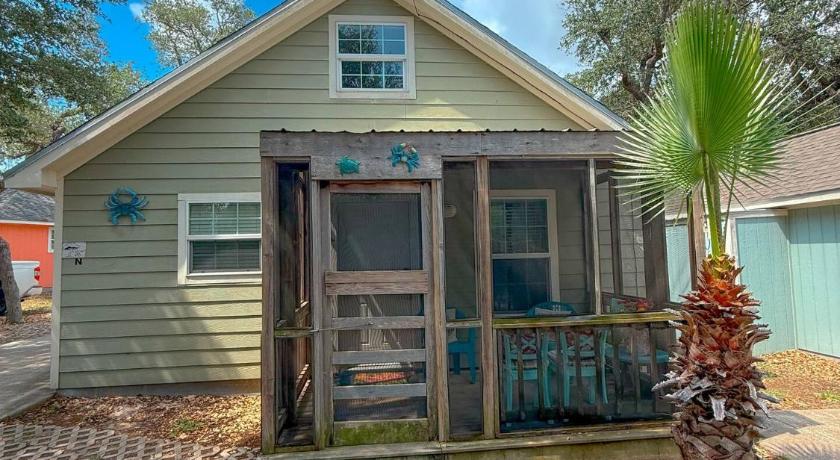 Fulton (TX) Pink Flamingo Bungalow 3-Star Accommodation restaurant