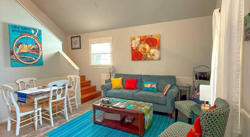 Fulton (TX) Pink Flamingo Bungalow 3-Star Accommodation suite