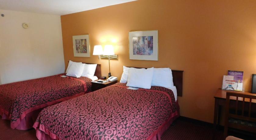 Days Inn & Suites by Wyndham Cedar Rapids