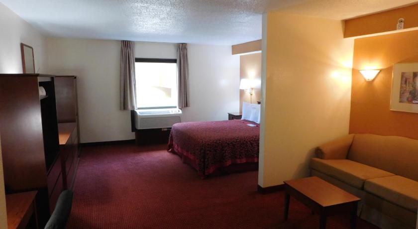 Days Inn & Suites by Wyndham Cedar Rapids