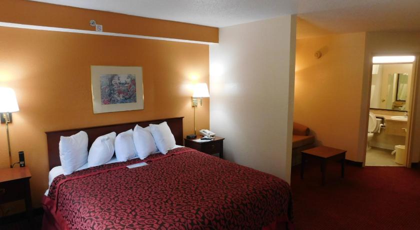 Days Inn & Suites by Wyndham Cedar Rapids