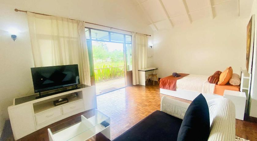 Image of Superior Bungalow 1