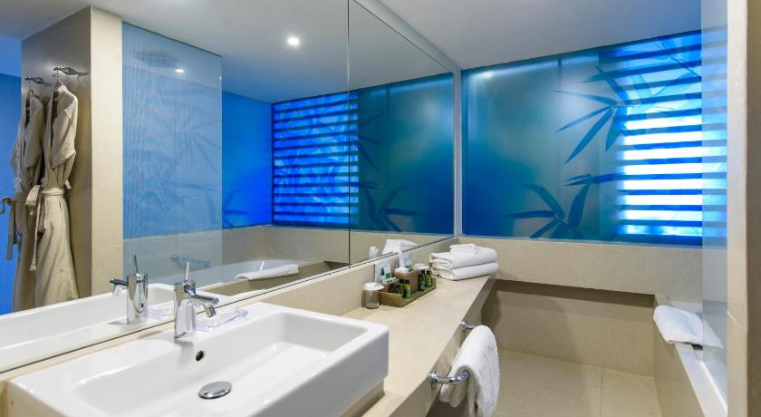 Image of Superior Double Bed Sea View 2
