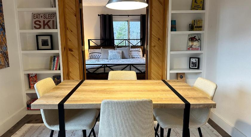 スティームボートスプリングス Updated 2 Bed 2 Bath Ski In Ski Out with King Beds, Hot Tub, Private Balcony 4つ星 宿泊施設 プール