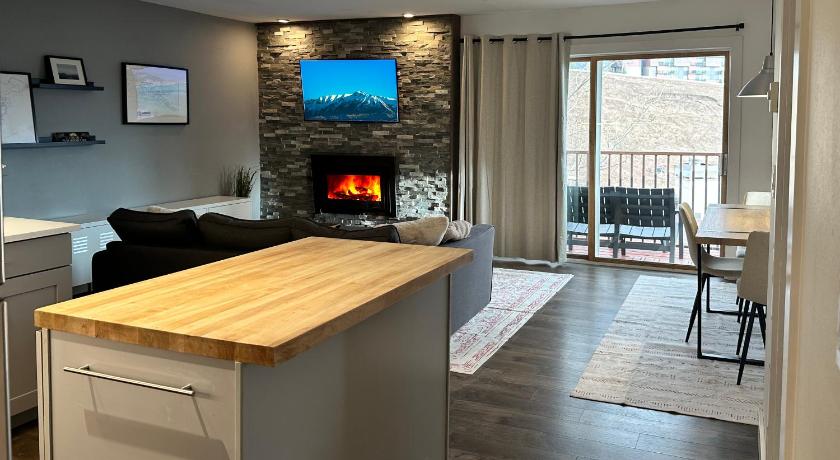 スティームボートスプリングス Updated 2 Bed 2 Bath Ski In Ski Out with King Beds, Hot Tub, Private Balcony 4つ星 宿泊施設 ロビー