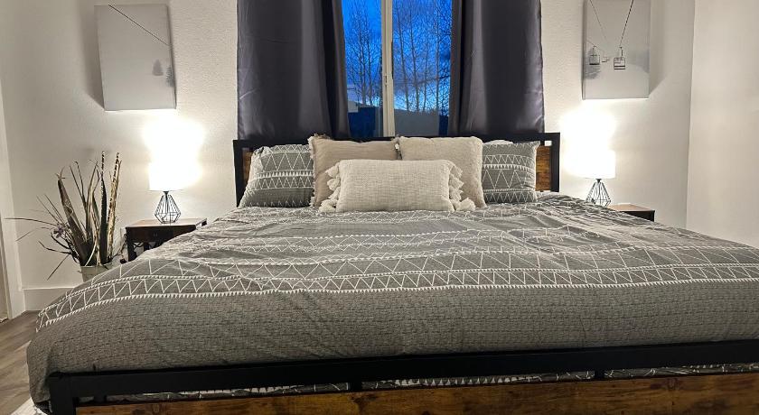 スティームボートスプリングス Updated 2 Bed 2 Bath Ski In Ski Out with King Beds, Hot Tub, Private Balcony 4つ星 宿泊施設 施設