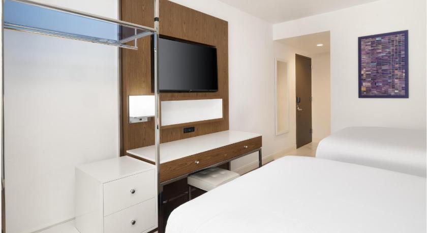 더블룸 - 더블침대 2개, 금연실 (Double Room with Two Double Beds - Non-Smoking) 이미지 1