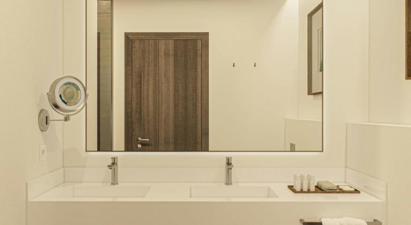 Image of Three-Bedroom Suite with Balcony and Pool View 16