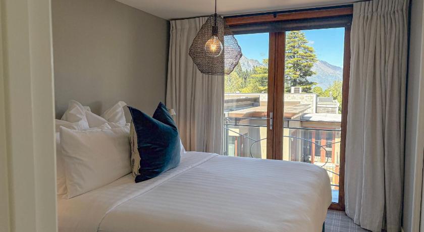 Image of Deluxe One-Bedroom Apartment 3