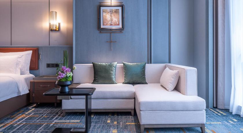 Image of Deluxe King Room 3