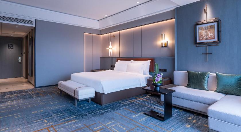 Image of Deluxe King Room 1