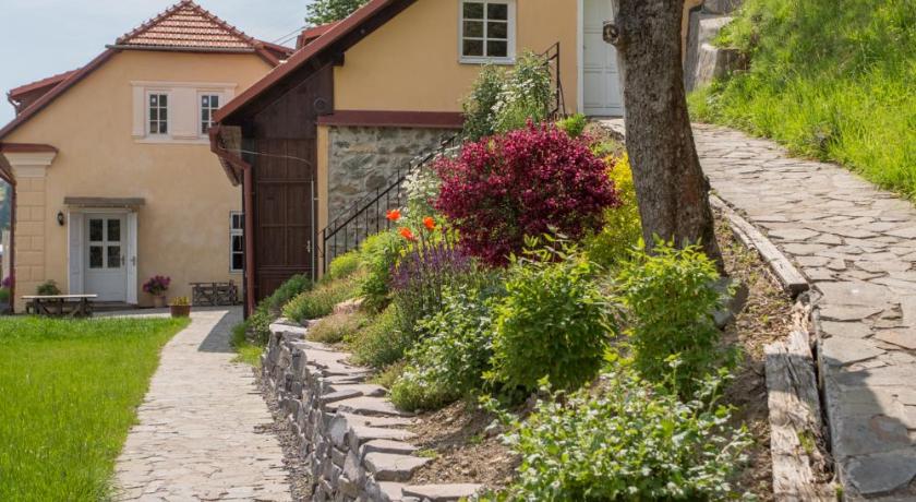 Aura — Hotel in Banska stiavnica
