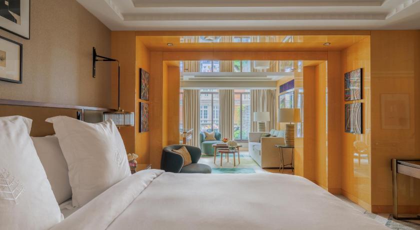 Image of Executive Conservatory Suite with King bed 0