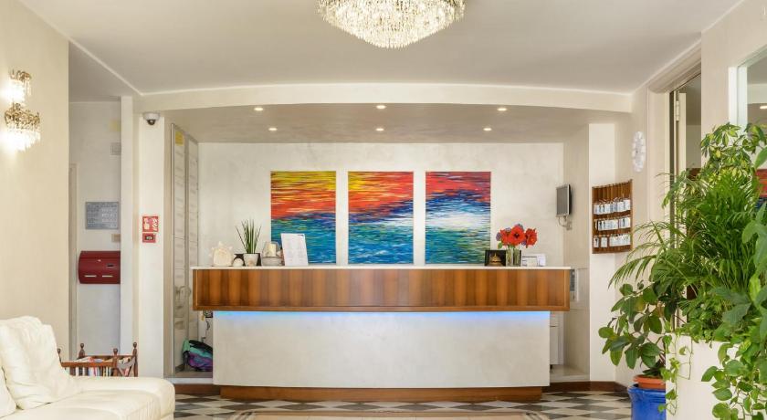 Hotel Croce Di Malta photo