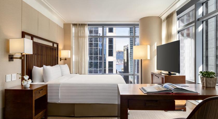 Image of 1 King Bed Deluxe 6