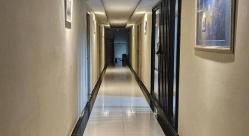 Suwannaphum Apartment - image 9