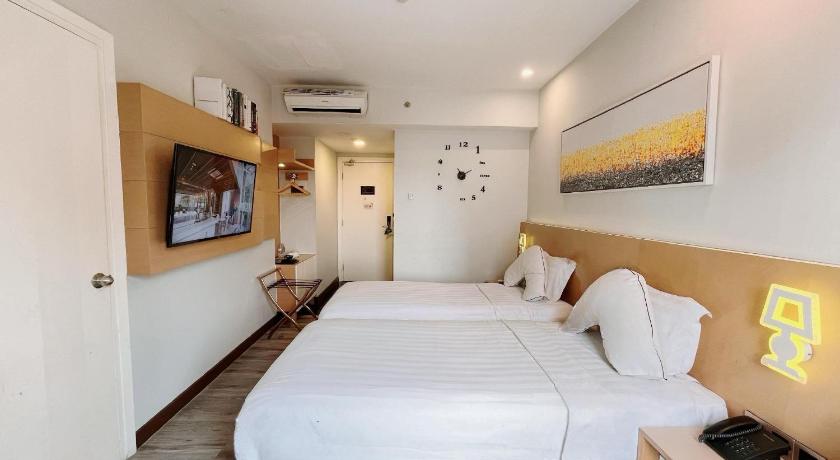 Image of Deluxe Room Twin Bed 1