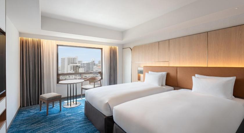 Image of Renovated Deluxe Twin Room with Club Lounge Access - Non-Smoking 0