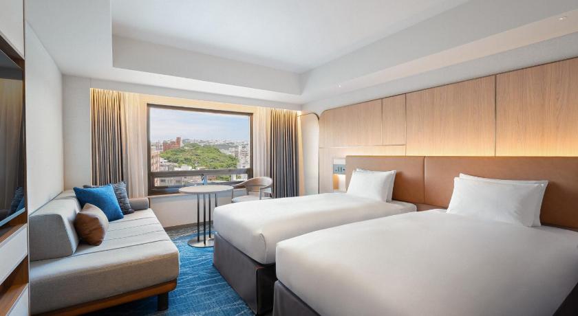 Image of Renovated Deluxe Twin Room with Club Lounge Access - Non-Smoking 0