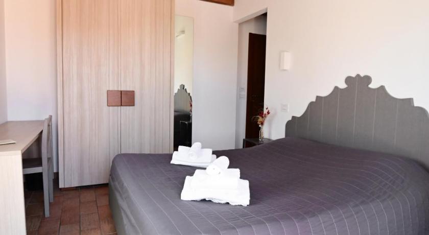 チヴィタノーヴァ・マルケ Moretti Village - SOPHIE ROOMS COUNTRY HOUSE 4つ星 ゲストハウス 外観