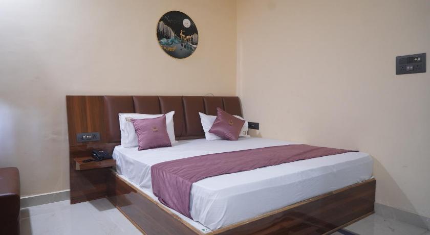 Raj Kamal Hotel & Garden - image 13