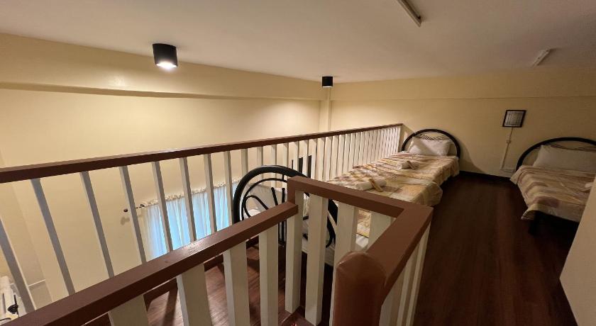 Image of Loft Family 12