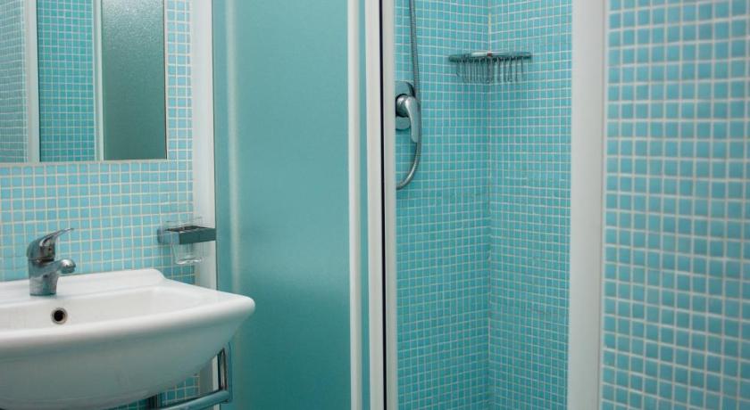 Фото: Двухместный номер с 1 кроватью или 2 отдельными кроватями (Double or Twin Room) 2