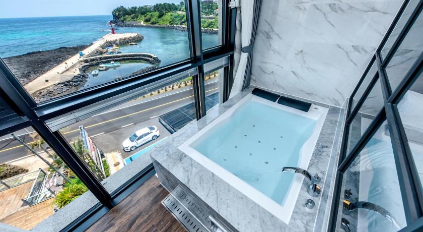 Image of Deluxe Twin Ocean View - Complimentary Access to the Infinity Pool 7