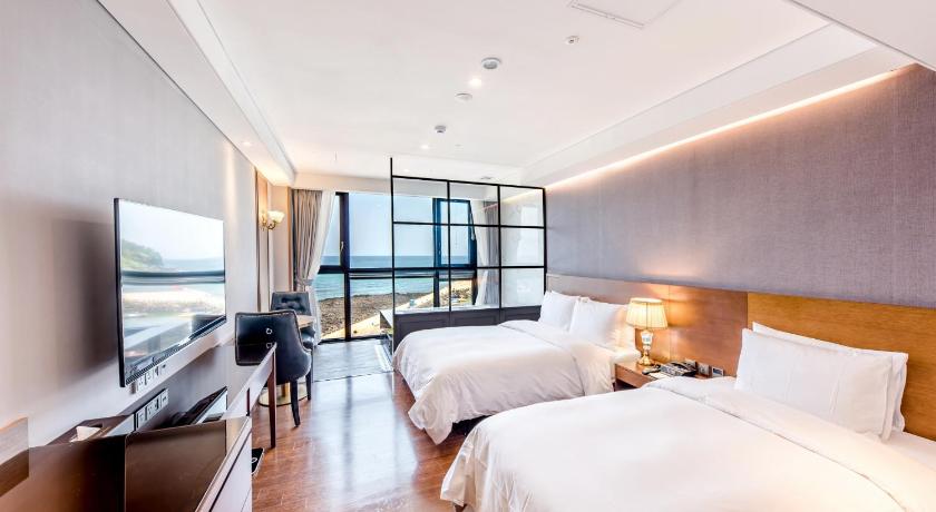 Image of Deluxe Twin Ocean View - Complimentary Access to the Infinity Pool 1
