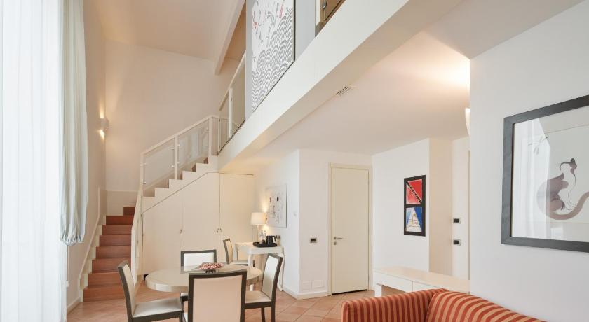 Image of King Duplex Junior Suite 12