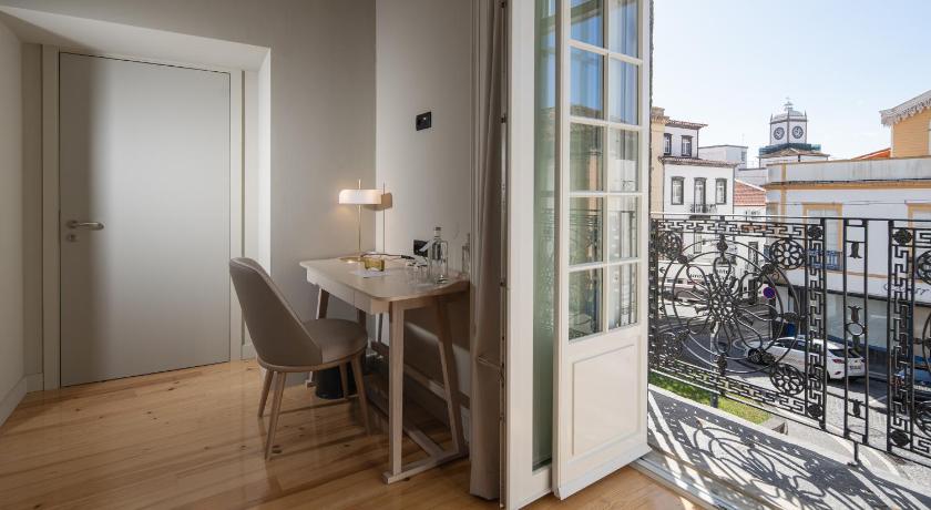 ポンタ・デルガダ Mercure Ponta Delgada Azores 3つ星 ホテル プール