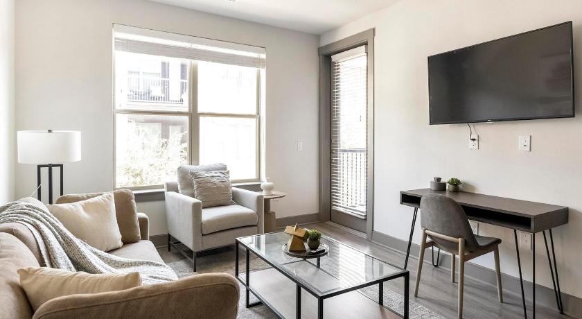Landing Stunning 1BD Pool Gym