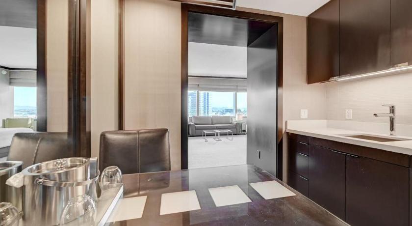 ラスベガス Luxurious Vdara High Rise Room, City Skyline Views, King Bed, Free Valet 宿泊施設 客室