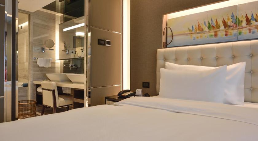 Image of West Building Double Room - Non-Smoking 11