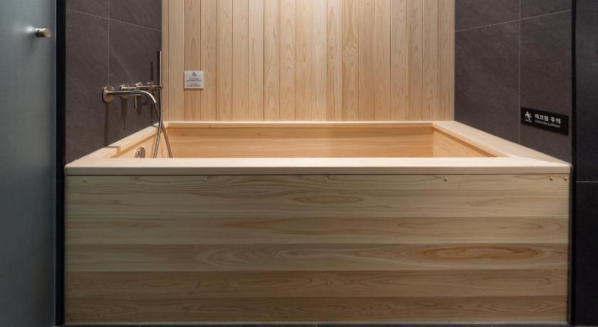 Hinoki Deluxe Double Room with Hot Spring 이미지 16