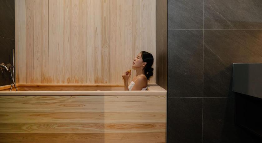 Hinoki Deluxe Double Room with Hot Spring 이미지 17