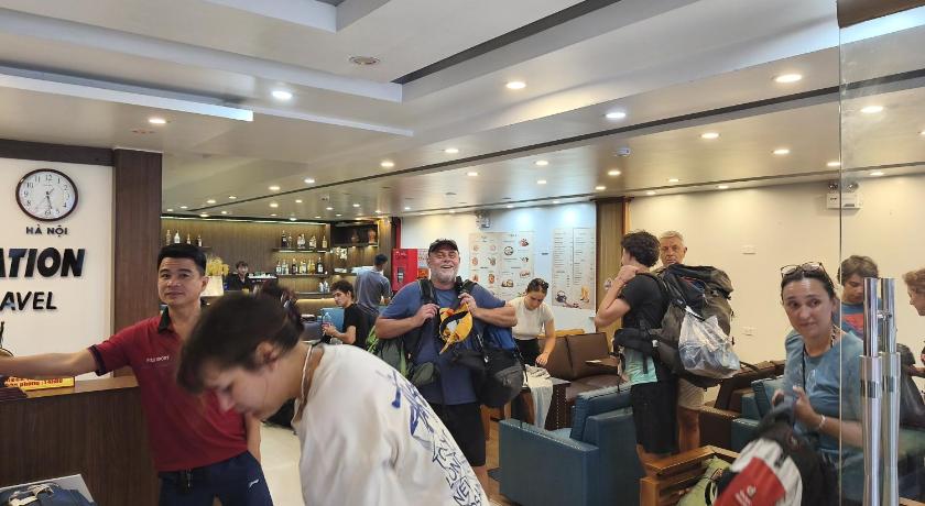 サパ Saparis Station Hostel & Travel 3つ星 ホテル プール