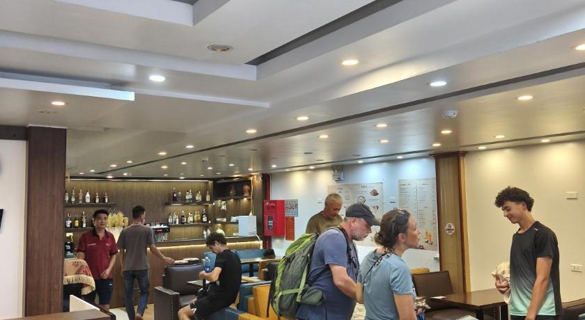 サパ Saparis Station Hostel & Travel 3つ星 ホテル レストラン