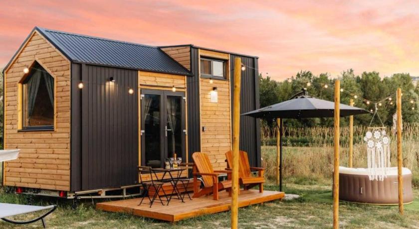 La Casa Errante X by Tiny Away