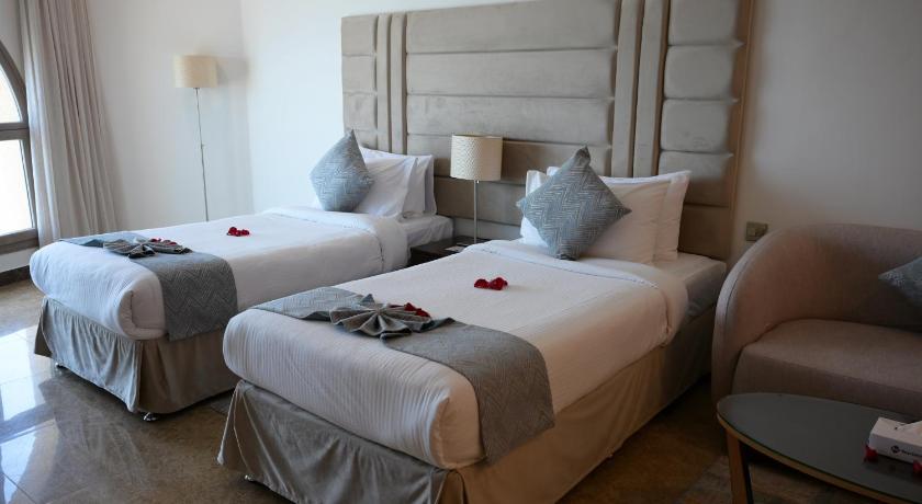Image of 2 Single Beds, Superior Room, Sofa 4