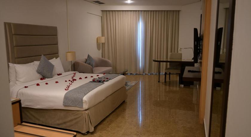 Image of 1 Double Bed, Deluxe, Sofa 9