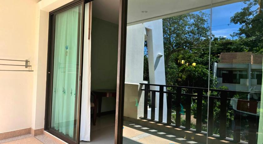 Hotel and Beach Bungalow at Lanta Resort - image 26