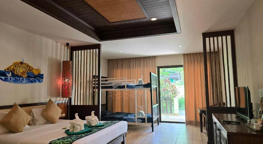 Hotel and Beach Bungalow at Lanta Resort - image 45