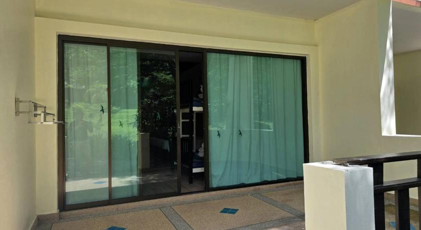 Hotel and Beach Bungalow at Lanta Resort - image 31