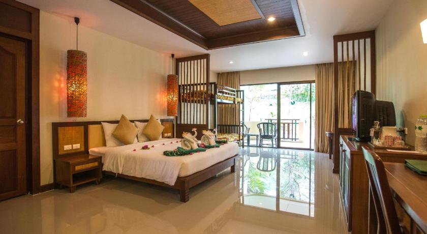 Hotel and Beach Bungalow at Lanta Resort - image 11