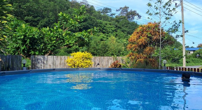 Image of Family Room 10