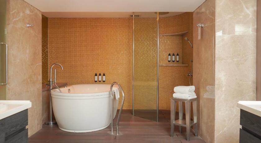 Image of Presidential King Suite with Balcony and Ocean View 2
