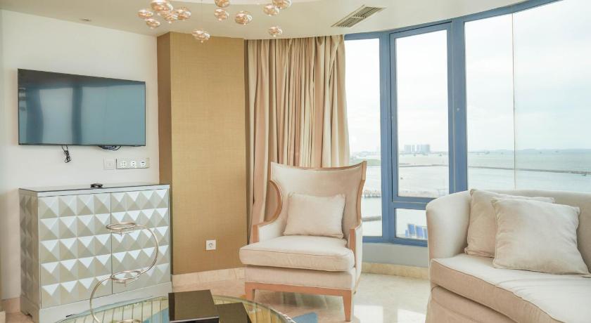 Image of Royal King Suite with Ocean View 8