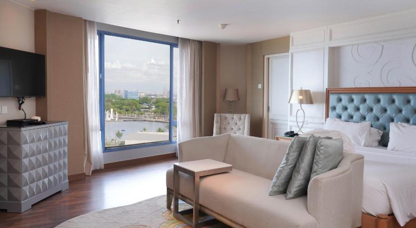Image of Royal King Suite with Ocean View 0
