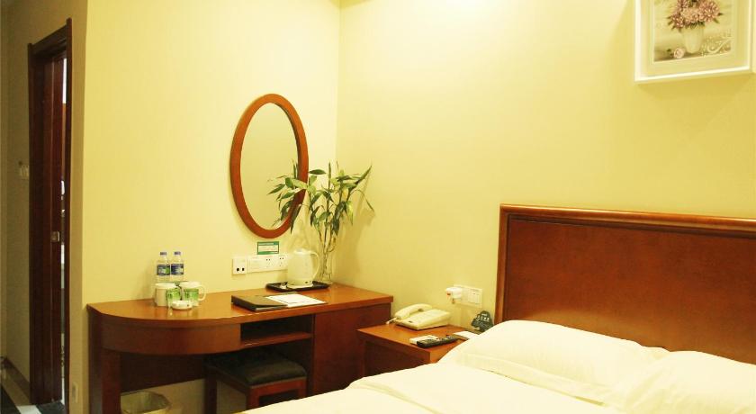 GreenTree Inn ZhenJiang Jurong New Bus Station Express Hotel photo